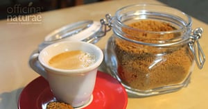 La tazzina di caffè e il flacone